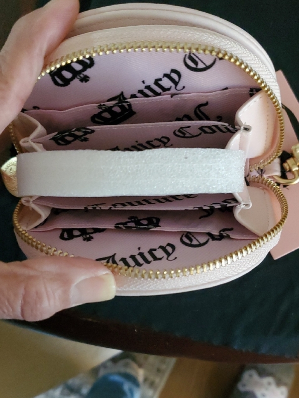 Juicy Couture Black Quilted Coin Pouch/ Card Holder White Trim Gold Heart Charms - Picture 4 of 8
